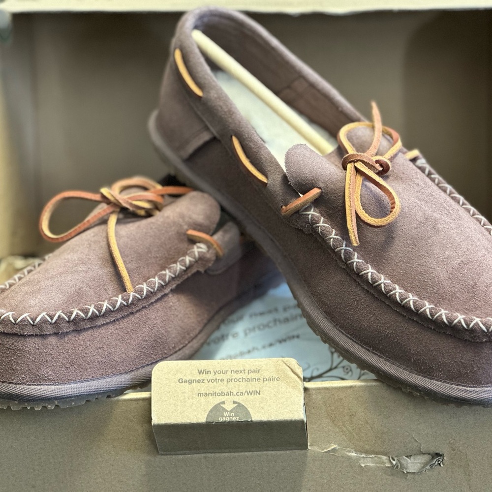Manitobah Mukluks- mens slippers - sz 10